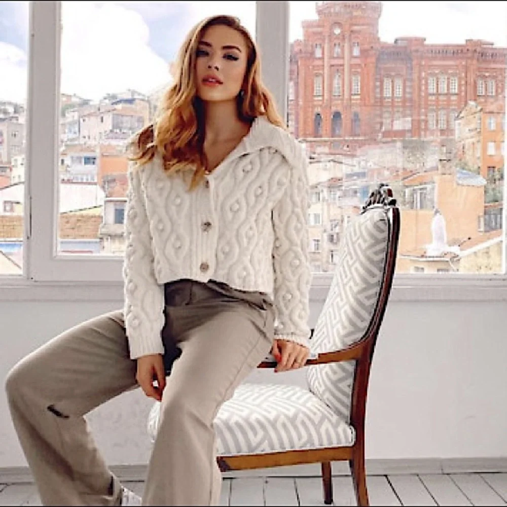 Cozy Cable Knit Button-Front Cream Sweater - Picture 3 of 12